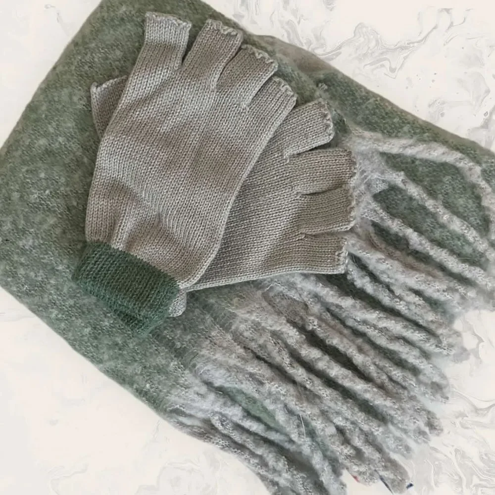 NWT Nordstrom BP. Women's Colorblock Scarf & Fingerless Gloves Set- One Size - G